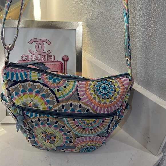 Vera Bradley Grand Traveler bag Sunny Medallion. - Picture 4 of 14